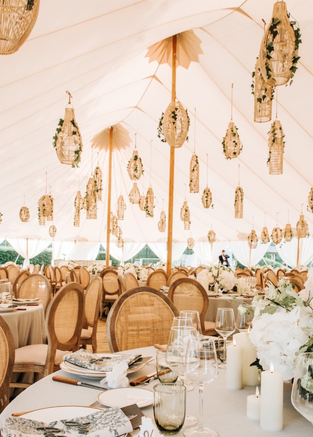 Thème de mariage blanc naturel : harmonie des couleurs et matières